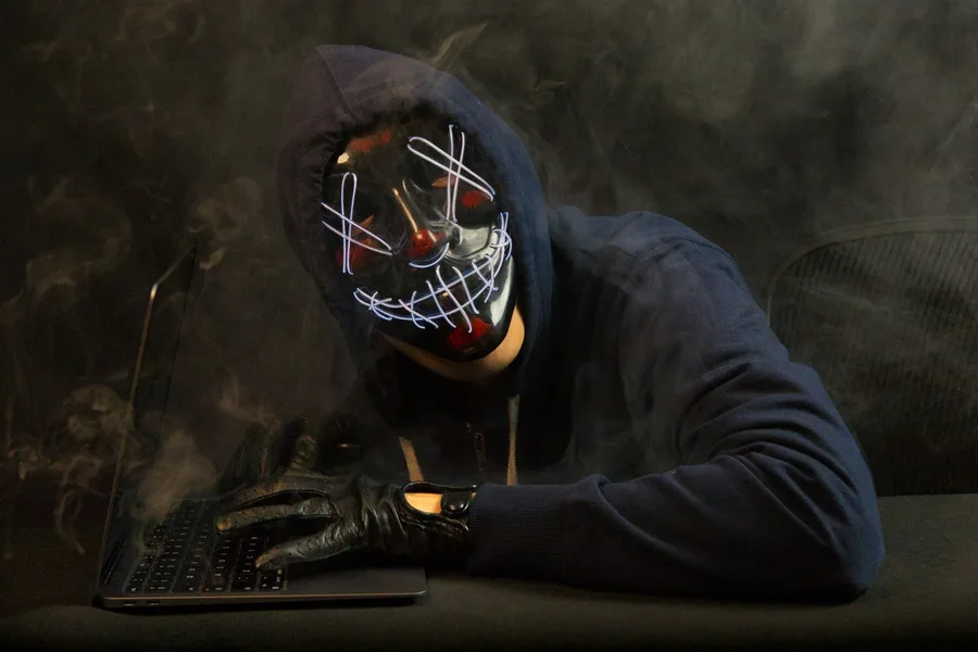 Čo je crack a crackovanie a prečo sa mu vyhnúť