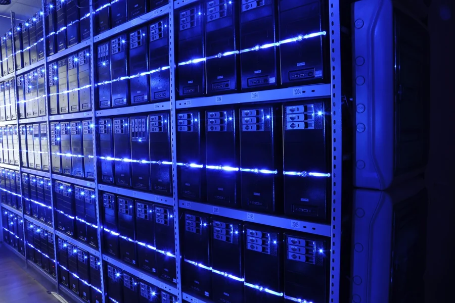 iLO, iDRAC, IPMI a spol.: vzdialená správa serverov (out-of-band)