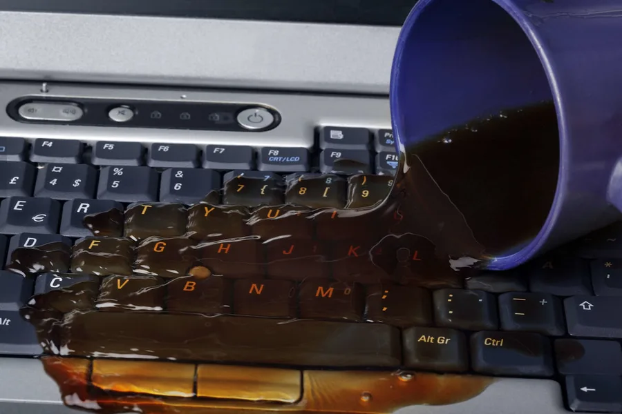 Poliali ste elektroniku? Čo robiť, kým sa dá zachrániť